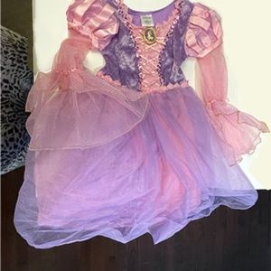 DISNEY RAPUNZEL DRESS WITH FLICKERING LED LIGHTS - SIZE 5/6